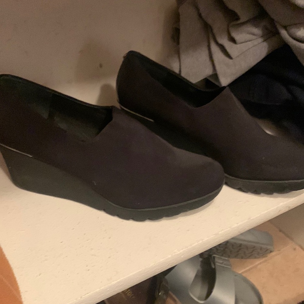 Donald Pliner black stretch platform